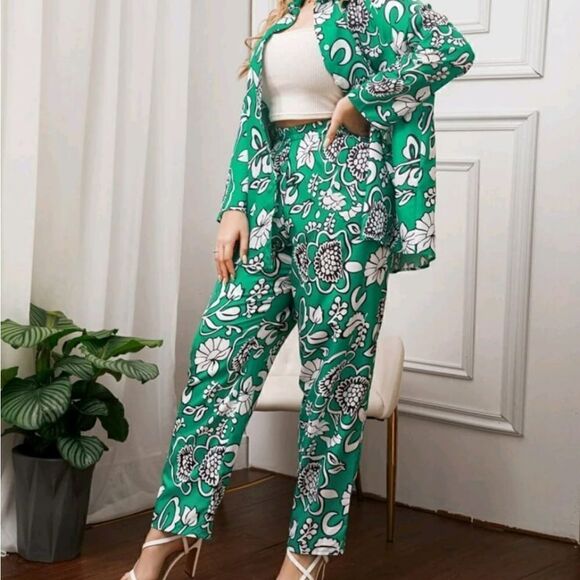 Floral Green Women's 2 Piece Set - Picture 3 of 4